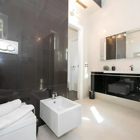 Laveno-mombello Sleeps 6 Pool Villa Laveno-Mombello
