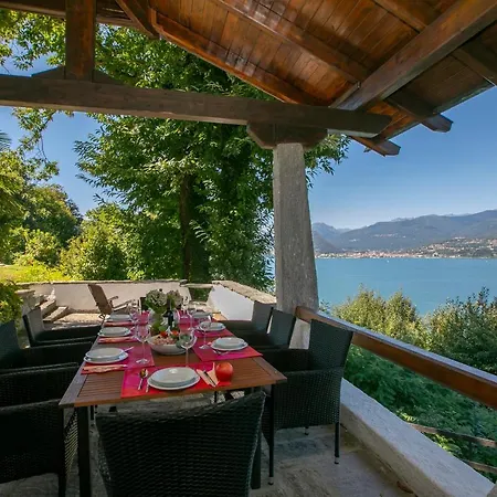 Villa Laveno-mombello Sleeps 6 Pool *