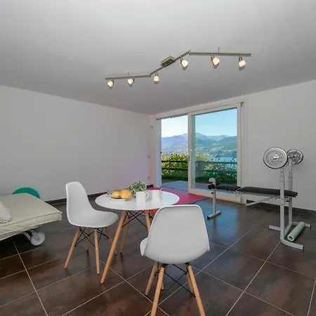 Laveno-mombello Sleeps 6 Pool Villa *