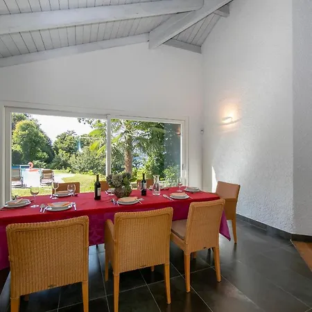 Villa Laveno-mombello Sleeps 6 Pool *